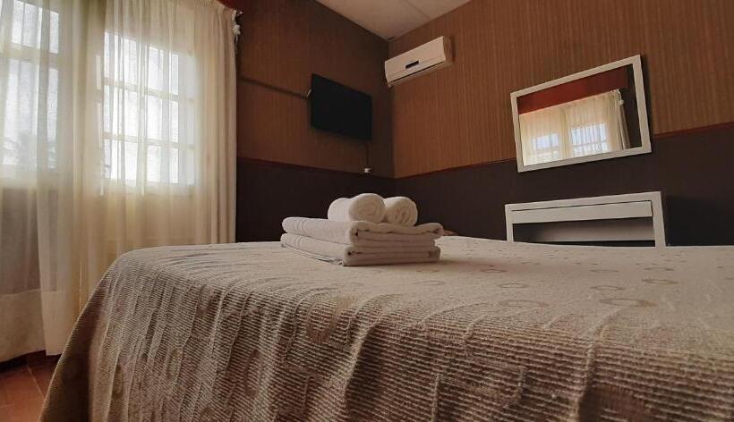 带阳台标准四人间, Rivadavia