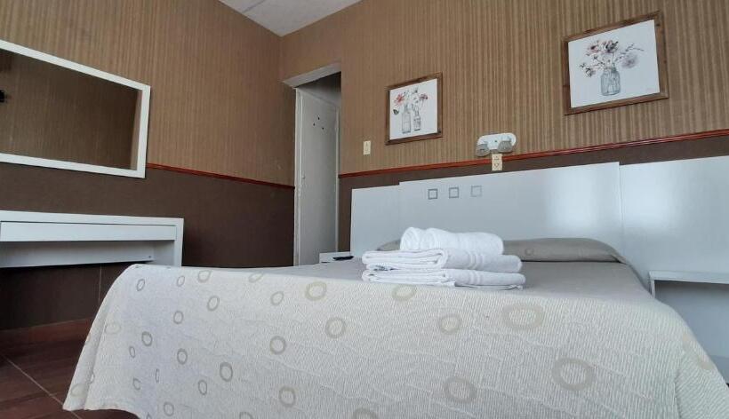 带阳台标准四人间, Rivadavia