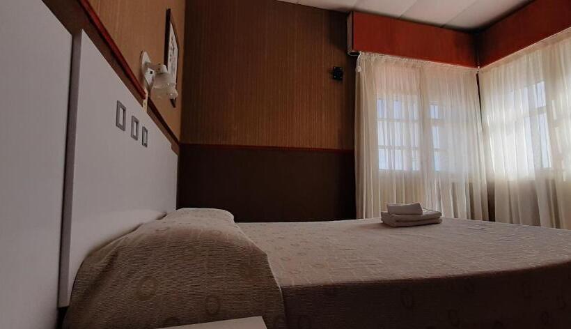 带阳台标准四人间, Rivadavia