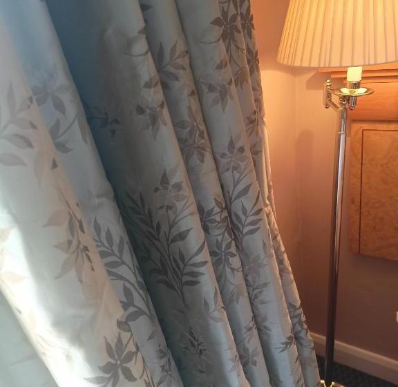 חדר יחיד נוף לגינה, Sergul