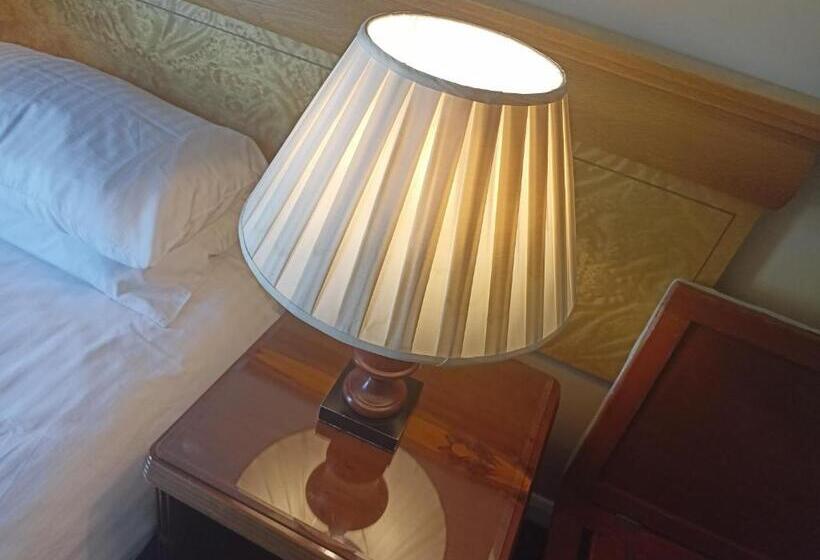 חדר יחיד נוף לגינה, Sergul