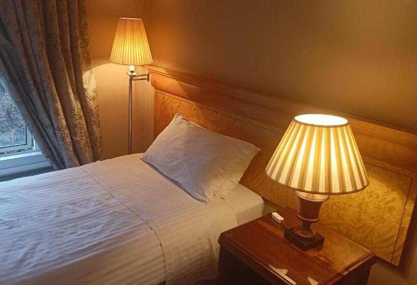 חדר יחיד נוף לגינה, Sergul