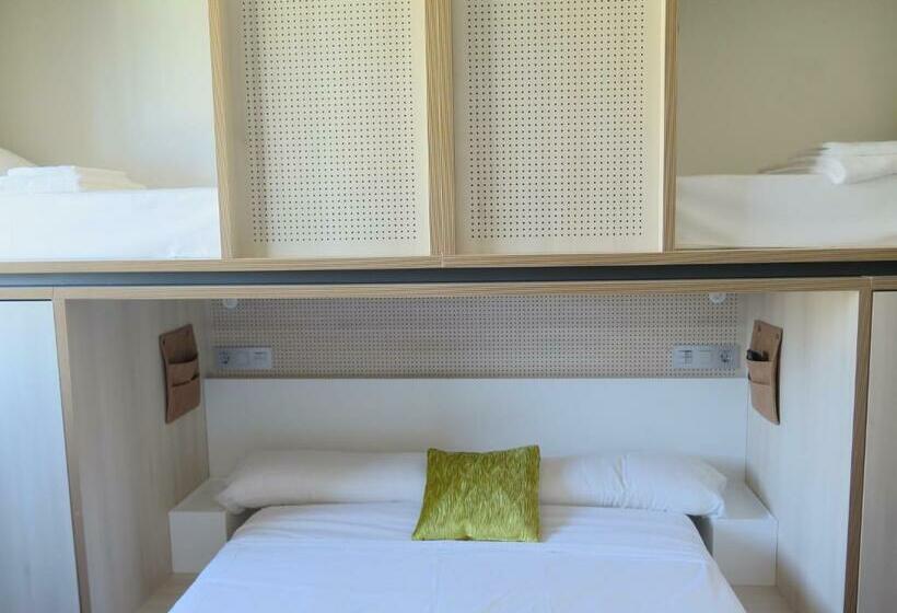 Perhehuone Jaettu Kylpyhuone, Koisi Hostel