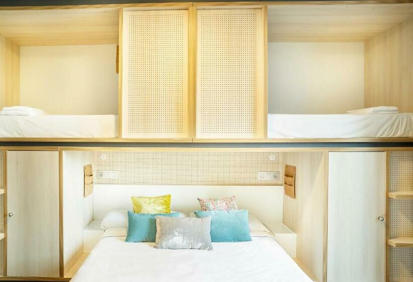 Deluxe-perhehuone, Koisi Hostel