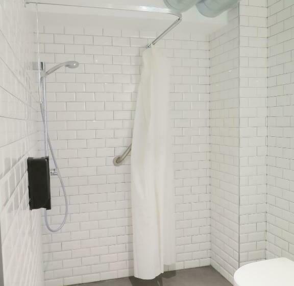 패밀리 룸 공용 욕실, Koisi Hostel