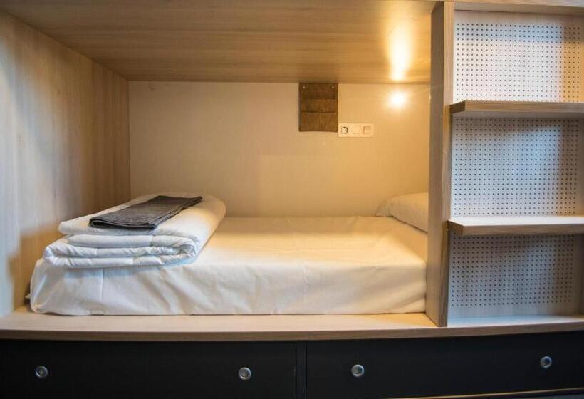 Perhehuone, Koisi Hostel