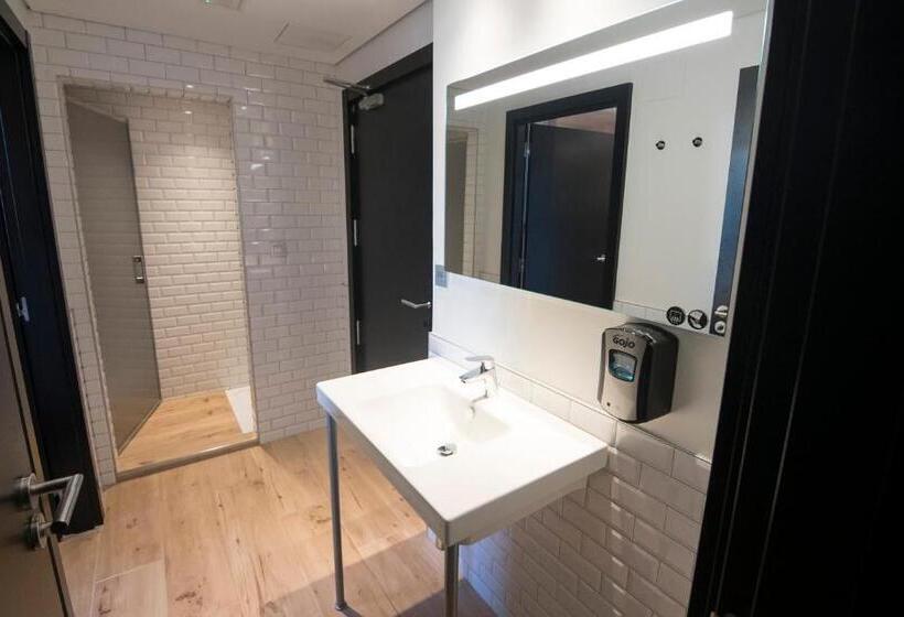 Standard Neljän Hengen Huone, Koisi Hostel