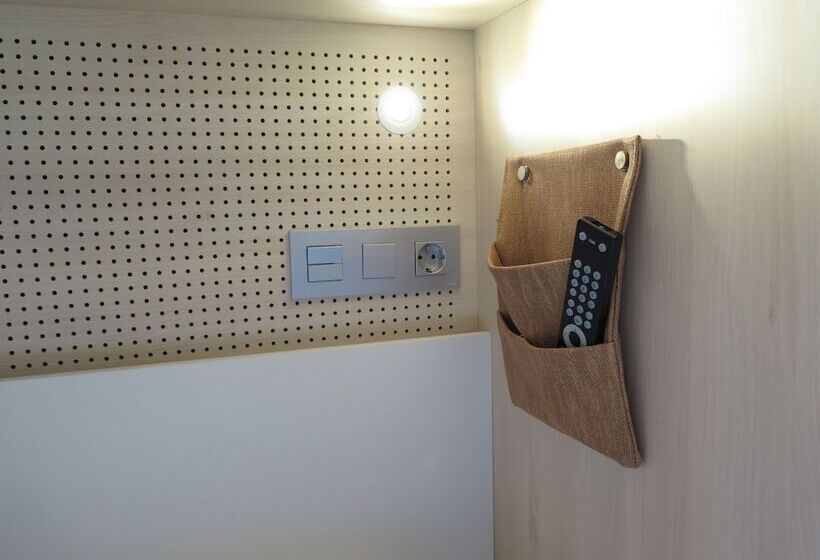 Perhehuone Jaettu Kylpyhuone, Koisi Hostel