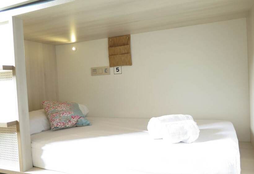 Perhehuone Jaettu Kylpyhuone, Koisi Hostel