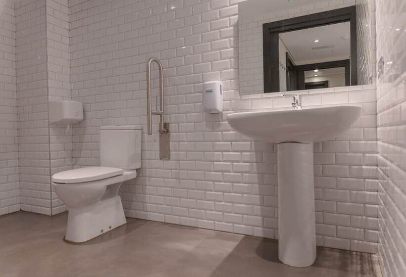 Bed in Shared Room with Shared Bathroom, Koisi Hostel