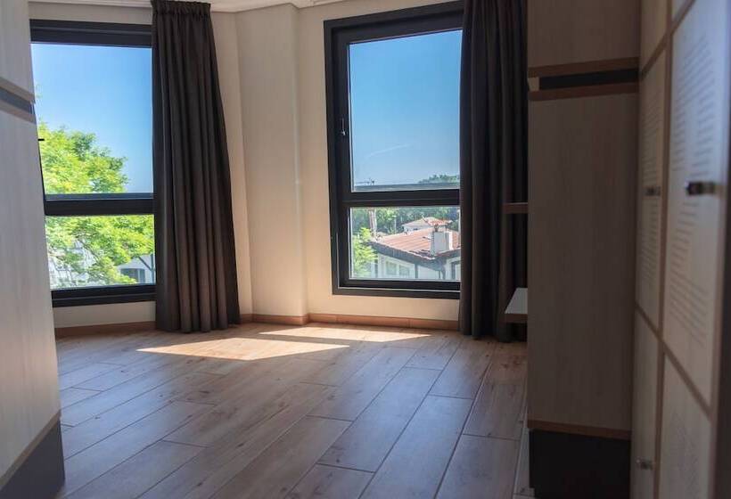 Perhehuone, Koisi Hostel