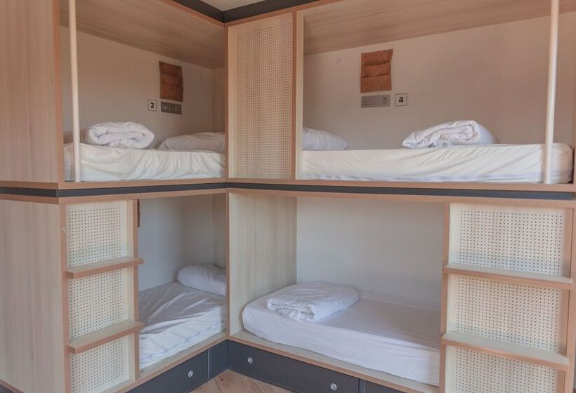 Perhehuone, Koisi Hostel