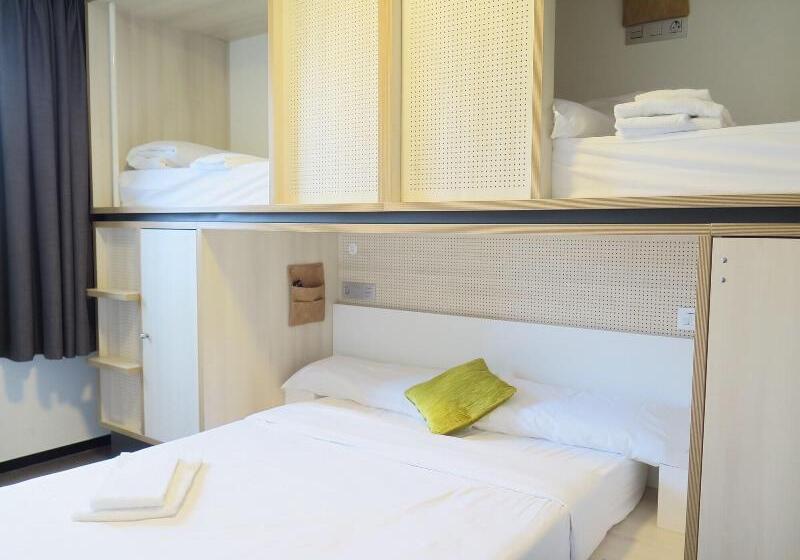 Perhehuone Jaettu Kylpyhuone, Koisi Hostel