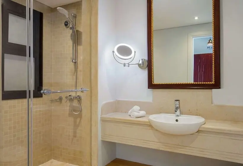 سوئیت جونیور با چشم‌انداز, Marina Resort Port Ghalib, A Member Of Radisson Individuals