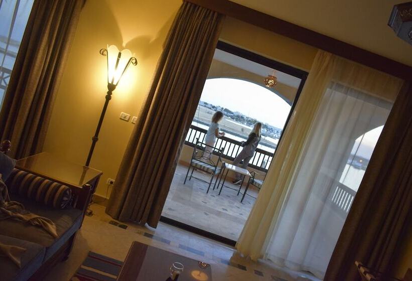 سوئیت جونیور با چشم‌انداز, Marina Resort Port Ghalib, A Member Of Radisson Individuals