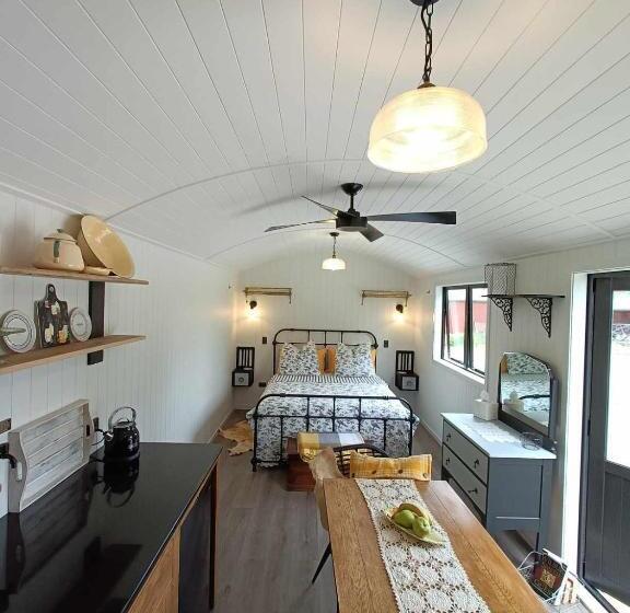 اتاق سوپریور, About Thyme For Sleeps & Treats