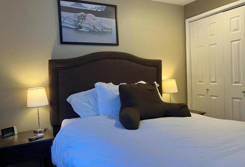 غرفة قياسية ثلاثية, Halibut House