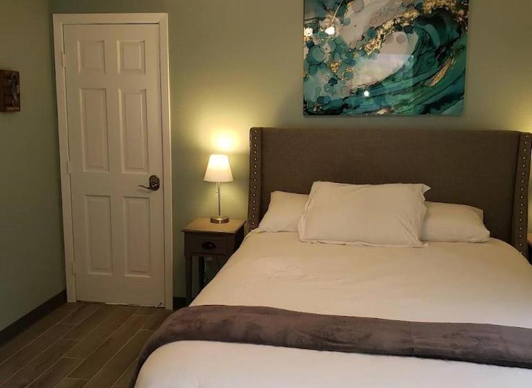 إستوديو قياسى, Halibut House