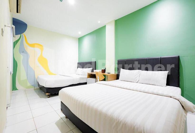 غرفة عائلية, Capital Cikokol Redpartner