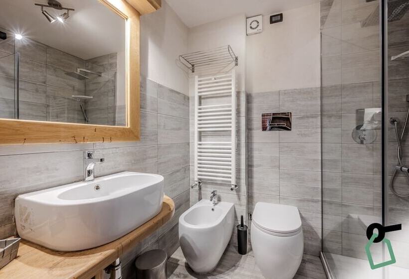اتاق سوپریور با چشم‌انداز کوهستان, Hotiday Chalet Sestriere Vialattea