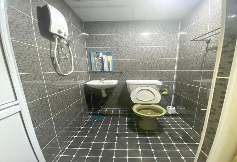 Номер Стандарт Трехместный, Oyo Home 90904 Ray Yan Guesthouse
