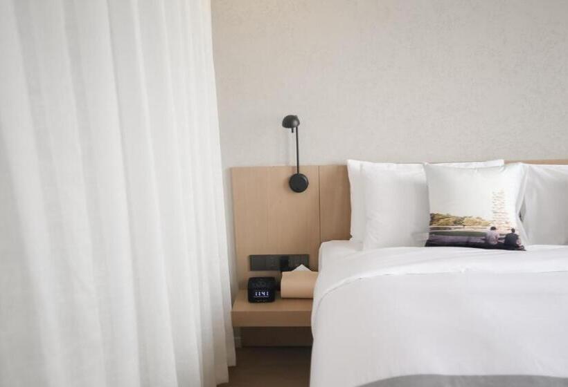 Junior Suite Deluxe, Read And Rest