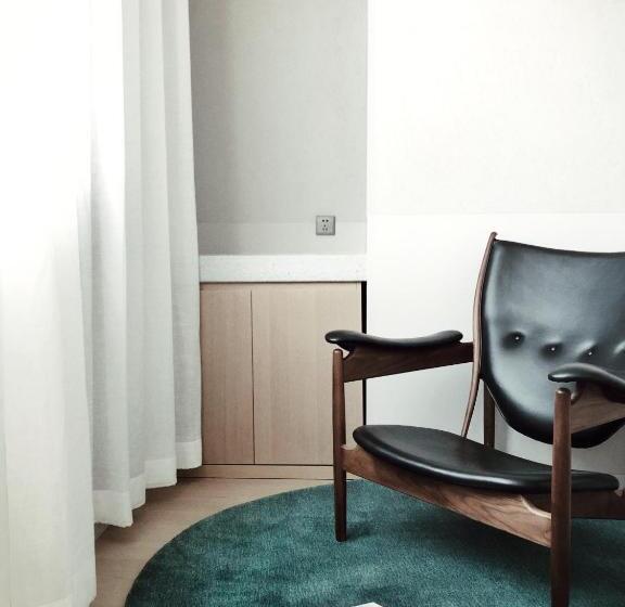 Junior Suite Deluxe, Read And Rest