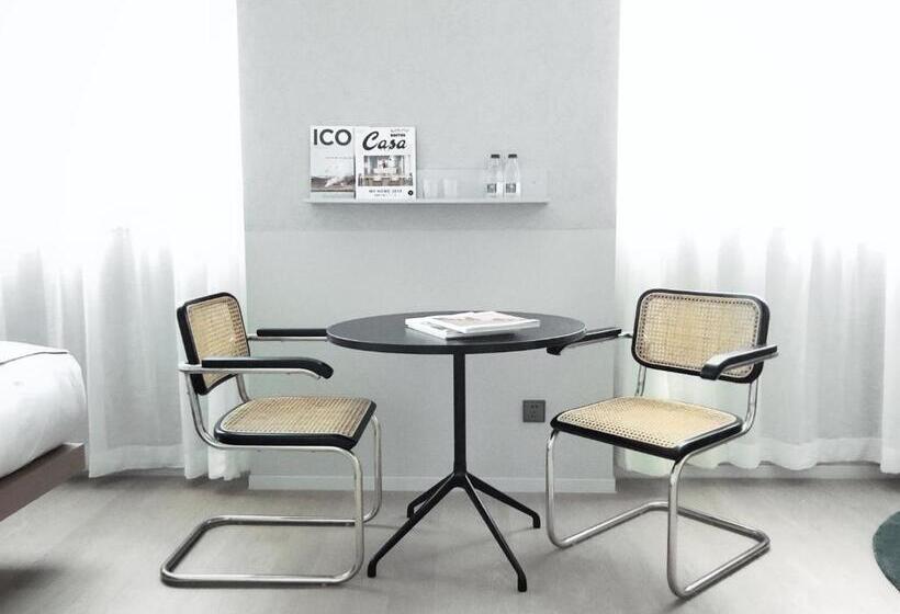 Junior Suite Deluxe, Read And Rest