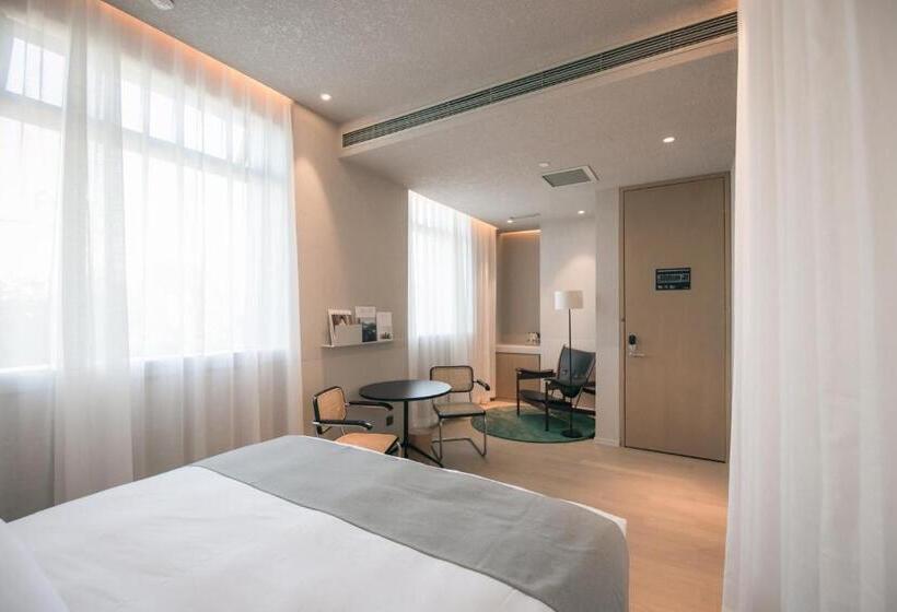 Junior Suite Deluxe, Read And Rest