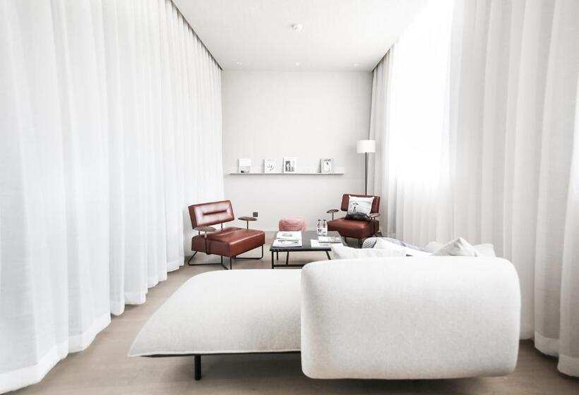 Suite Deluxe, Read And Rest