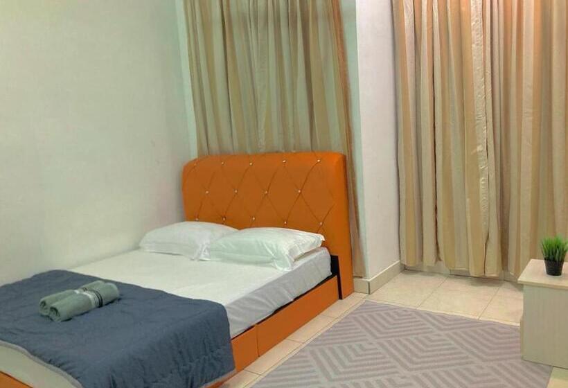 חדר סטנדרט נוף לבריכה, Nr Cyberstay 1 Shared Apartment, Non Sharing Bathroom