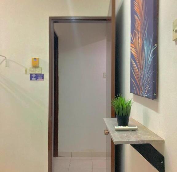 プールビュースタンダードルーム, Nr Cyberstay 1 Shared Apartment, Non Sharing Bathroom