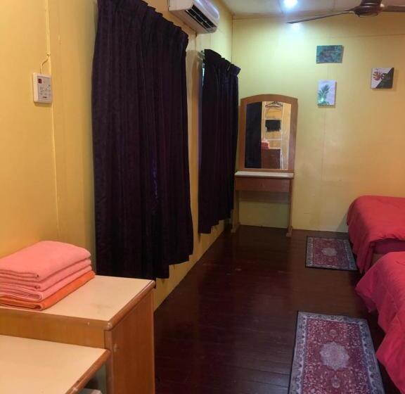 غرفة قياسية رباعية, Pondok Sri Salang