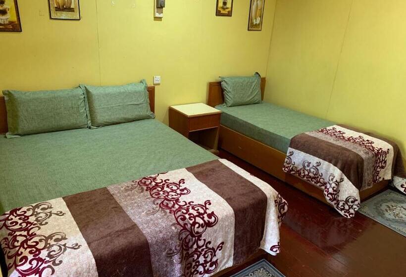 غرفة قياسية ثلاثية, Pondok Sri Salang