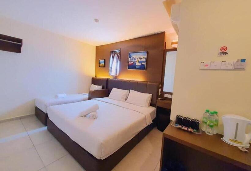 Superior Triple Room, Avaria Signature