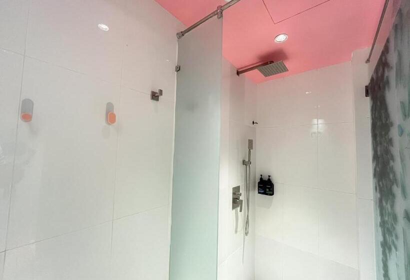 标准三人间共用浴室, Sleep Box Penang