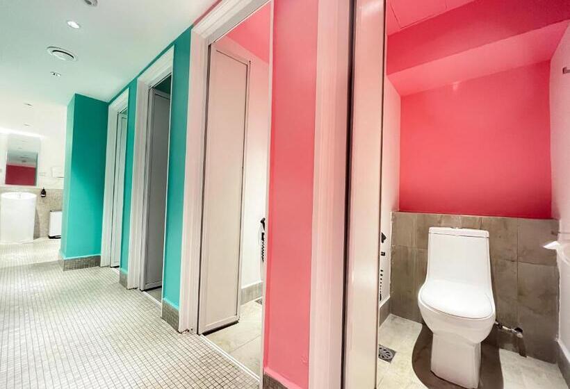 标准三人间共用浴室, Sleep Box Penang