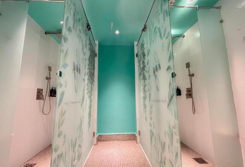 标准四人间共用浴室, Sleep Box Penang