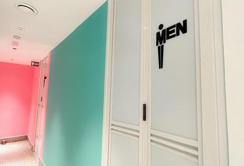 חדר סטנדרטי לארבעה עם חדר אמבטיה משותף, Sleep Box Penang