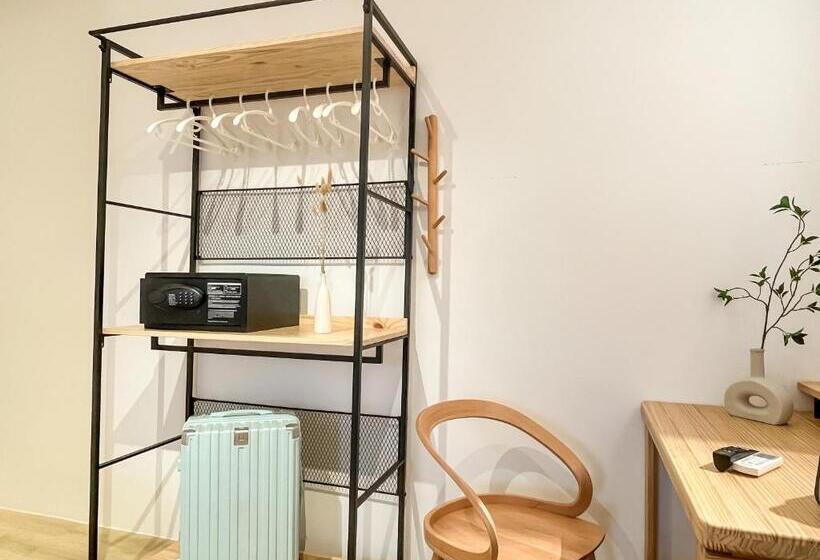 חדר סטנדרטי לארבעה עם חדר אמבטיה משותף, Sleep Box Penang