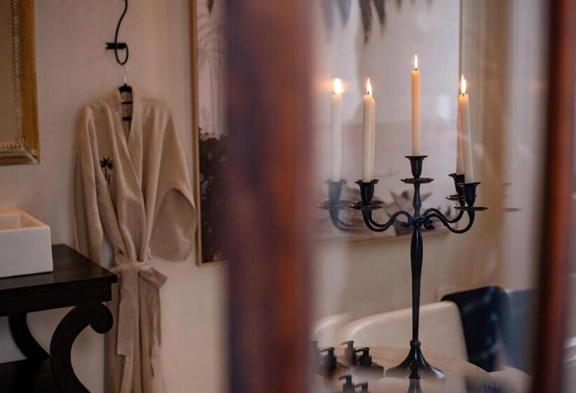 キングサイズベッドのスイートルーム, The Ivory Haus