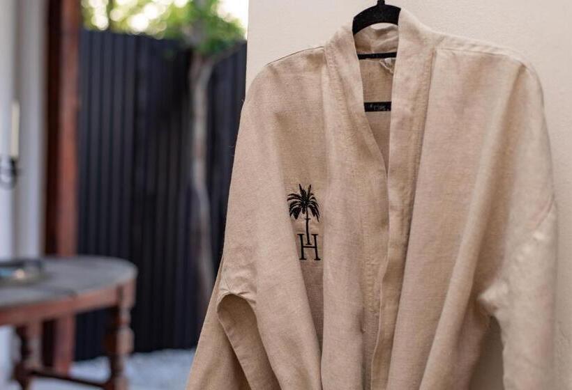 ガーデンビュースタンダードルーム, The Ivory Haus