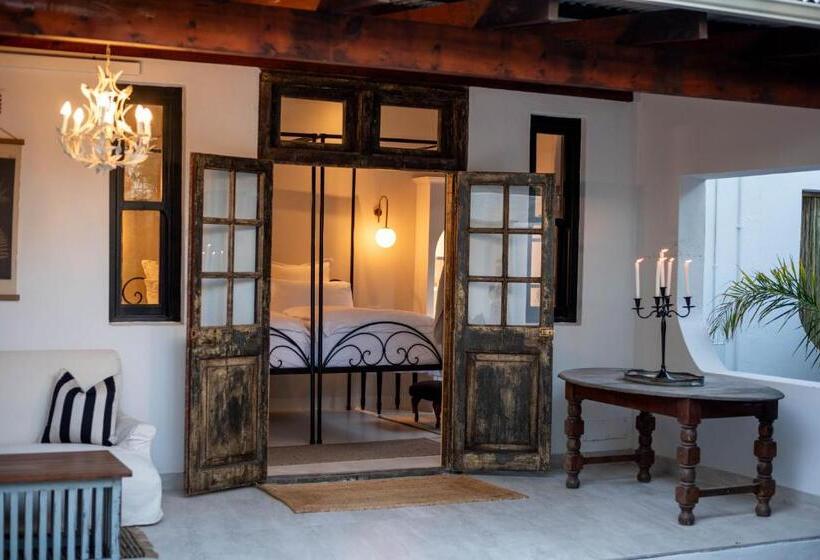 ガーデンビュースタンダードルーム, The Ivory Haus