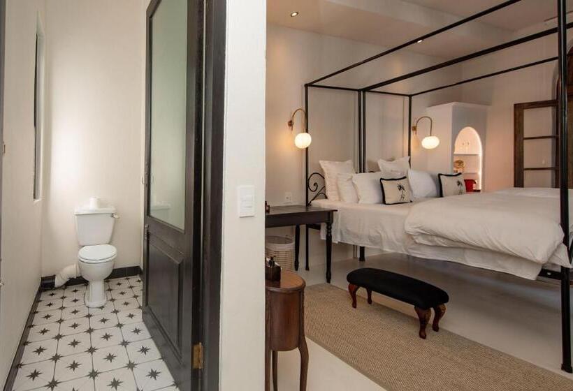 ガーデンビュースタンダードルーム, The Ivory Haus