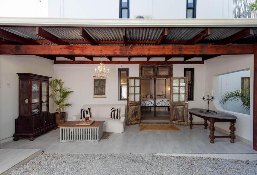 ガーデンビュースタンダードルーム, The Ivory Haus