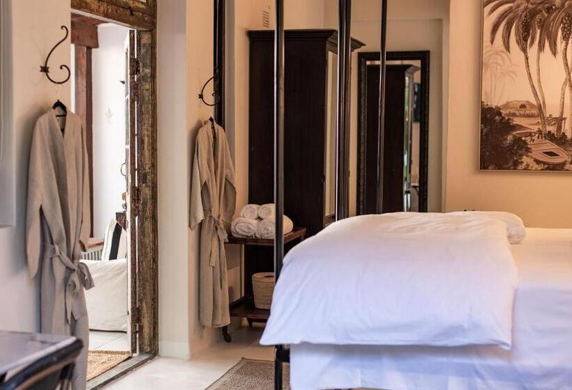 ガーデンビュースタンダードルーム, The Ivory Haus