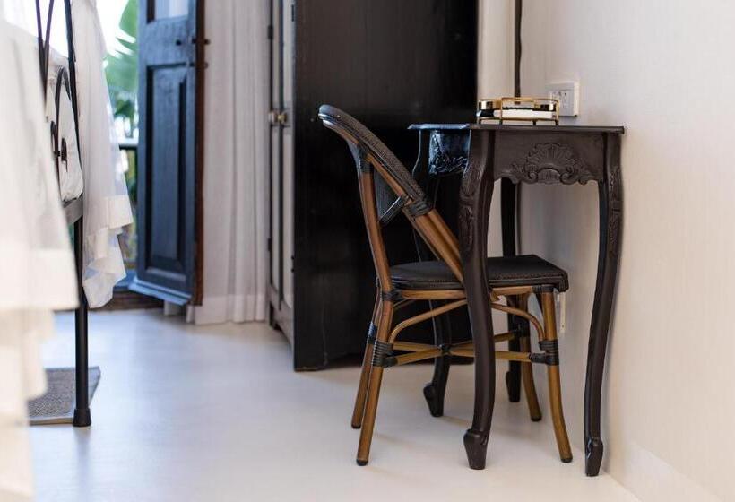 スイート, The Ivory Haus