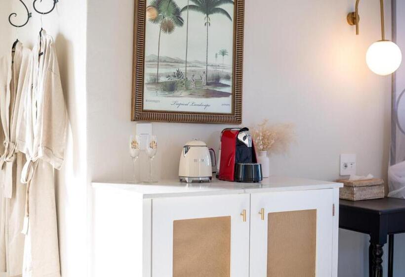 スイート, The Ivory Haus