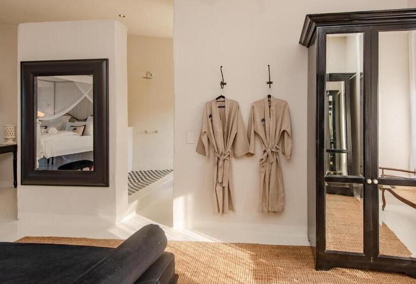 バルコニー付スイート, The Ivory Haus