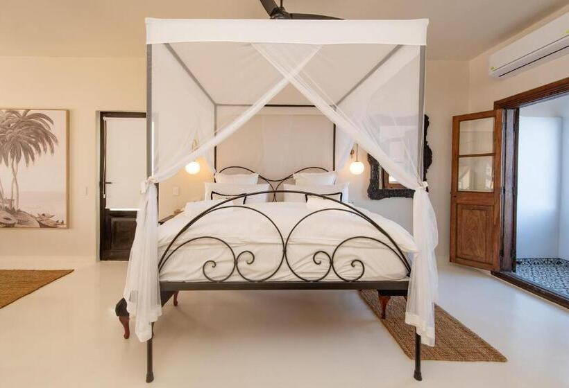 バルコニー付スイート, The Ivory Haus